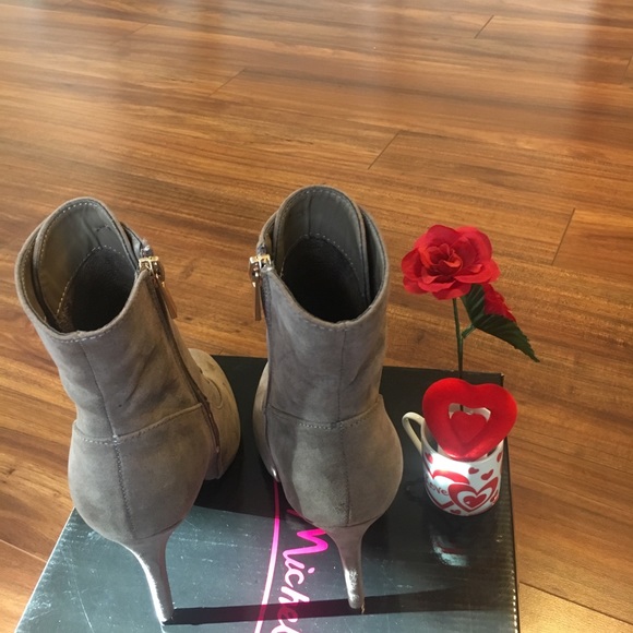 Boots - Picture 2 of 4